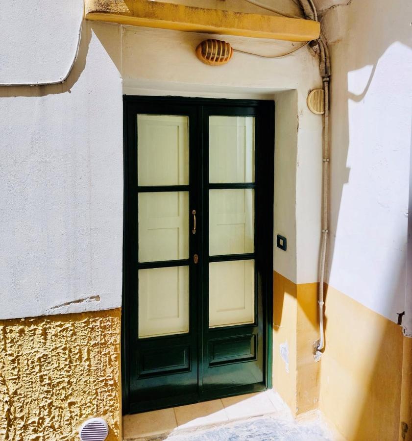 Corte Vico Palmisano Centro Storico Gallipoli Buitenkant foto